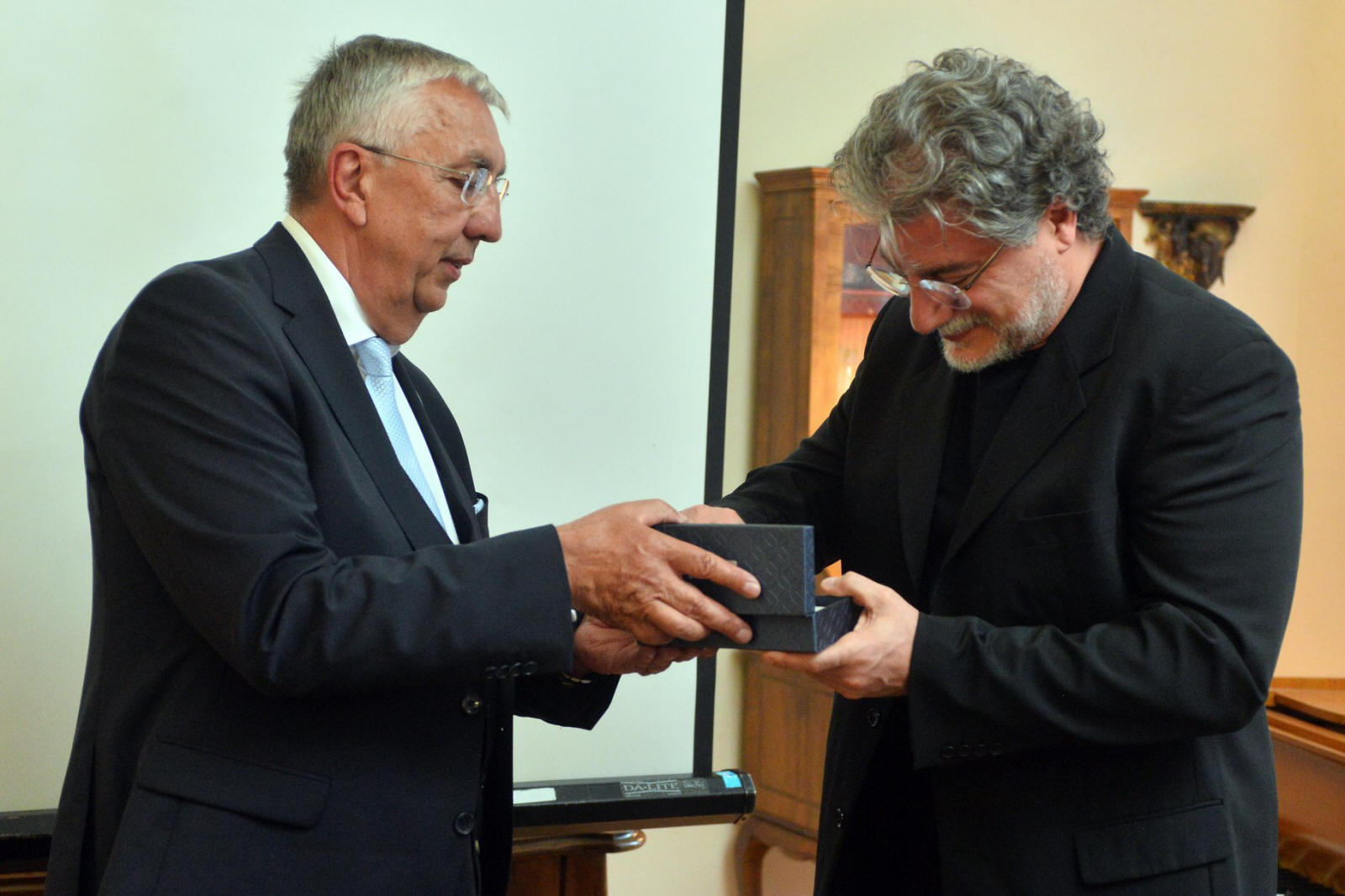 Jos Cura wins the Lazlo Biro Award, Budapest June 2019.